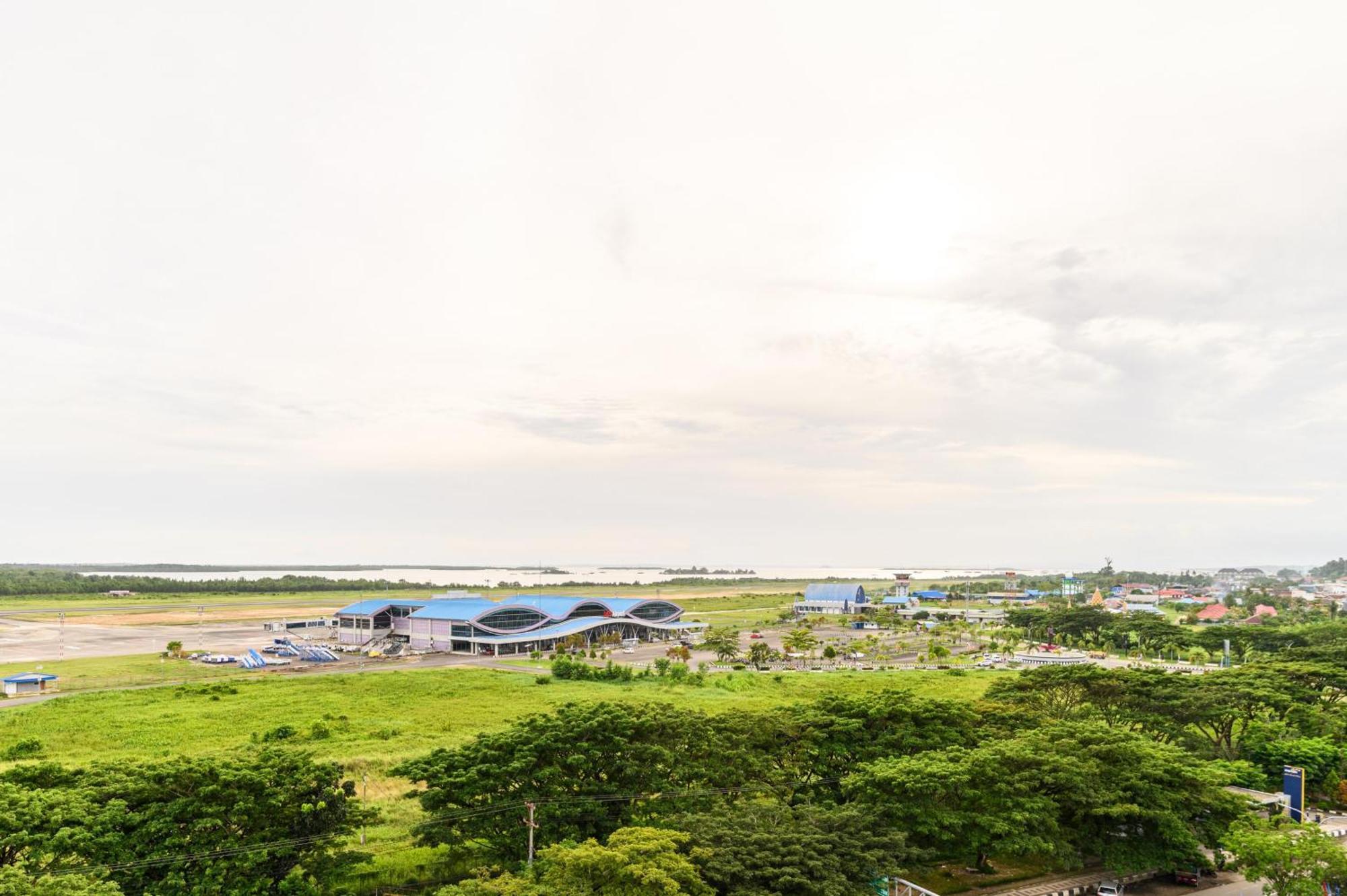 Aston Sorong Hotel & Conference Center Екстериор снимка