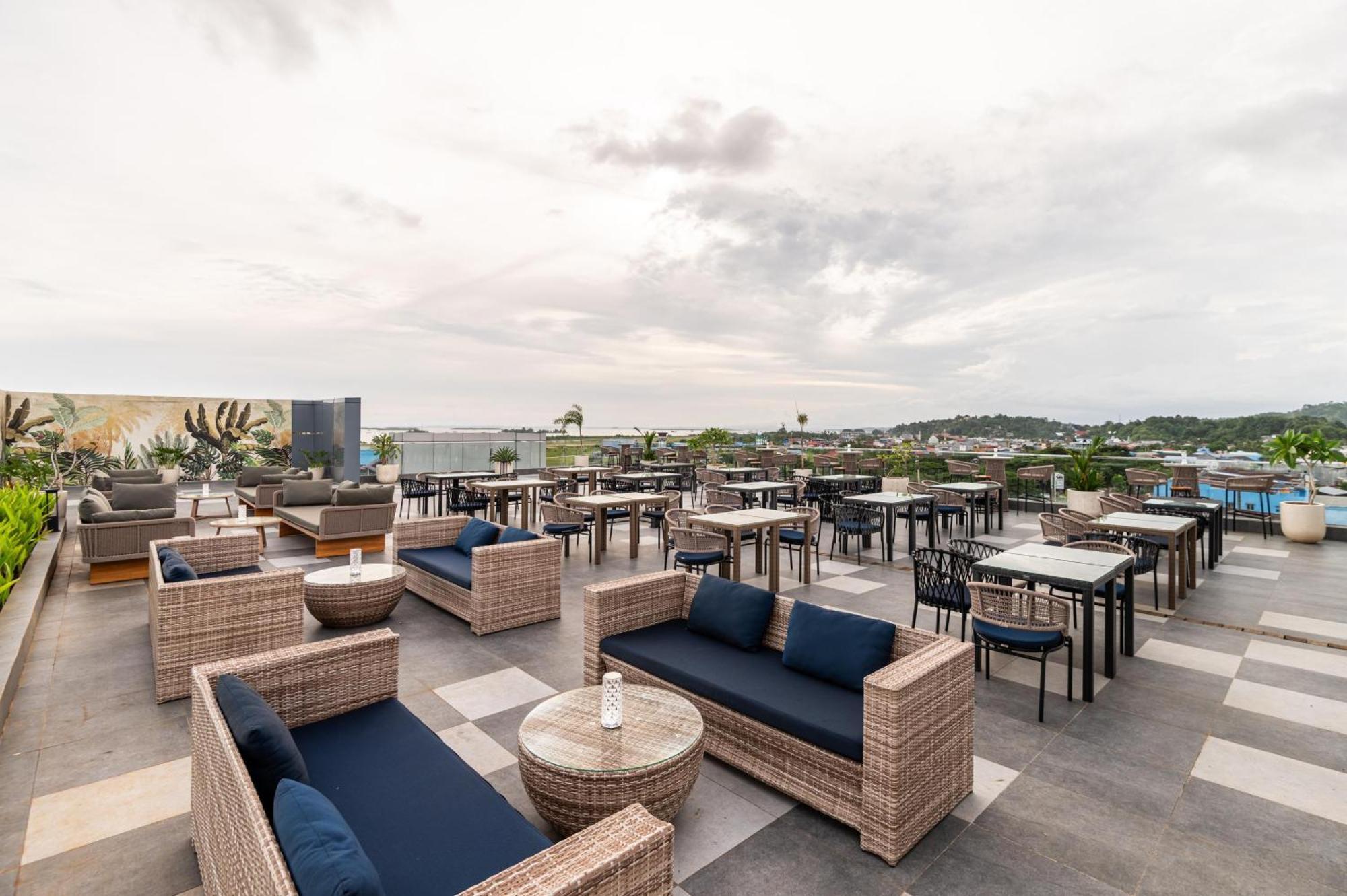 Aston Sorong Hotel & Conference Center Екстериор снимка