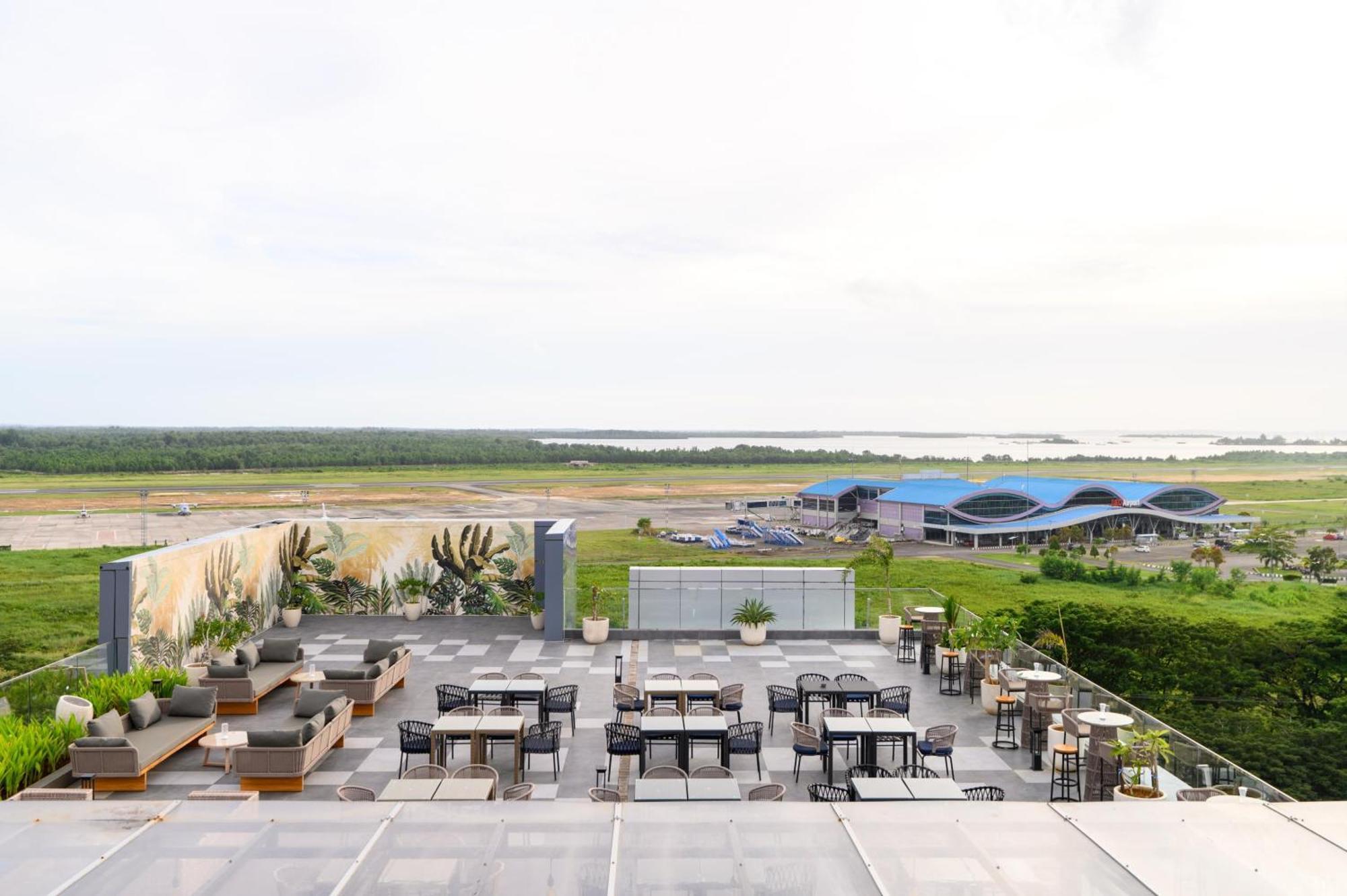 Aston Sorong Hotel & Conference Center Екстериор снимка
