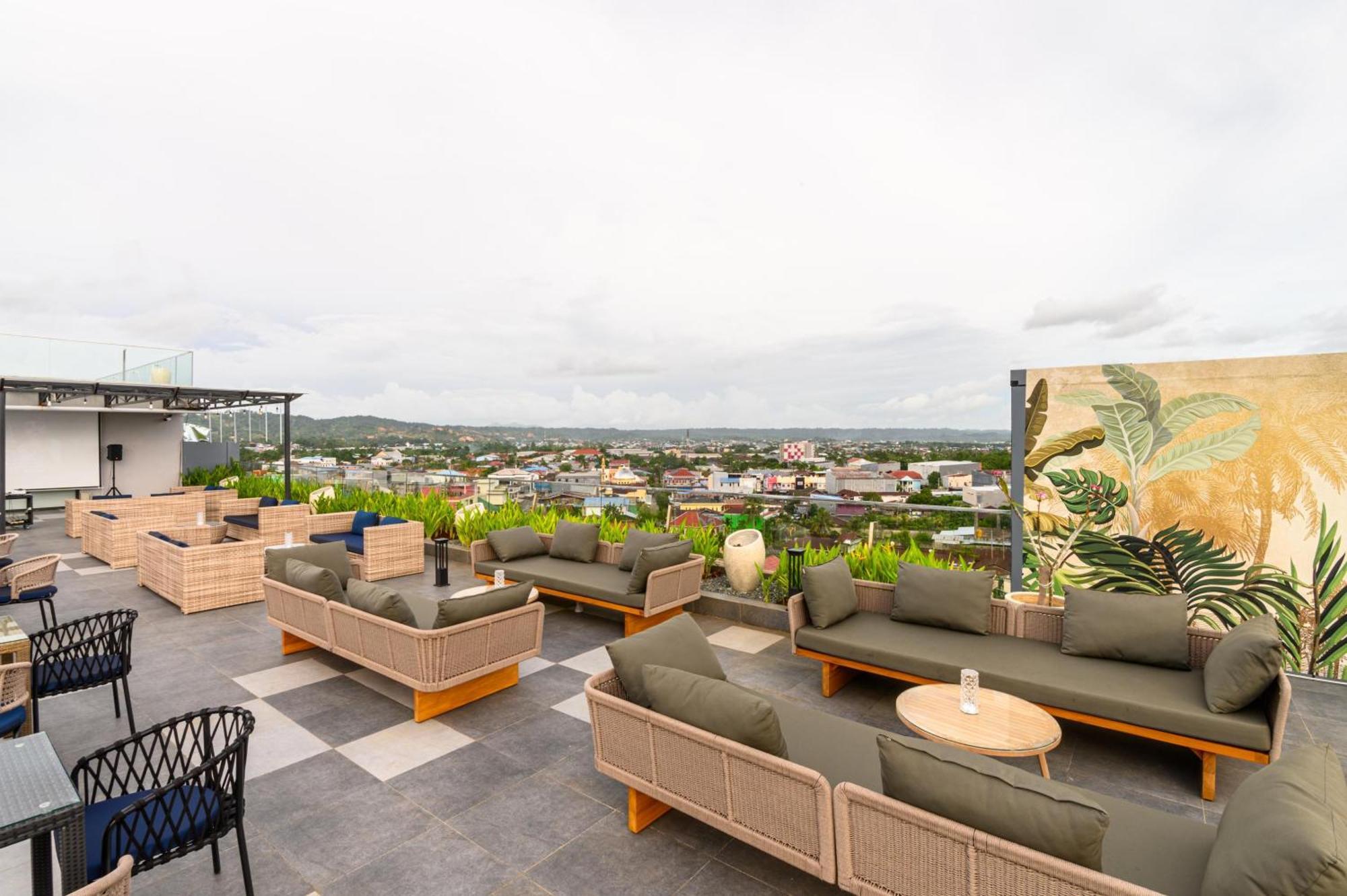 Aston Sorong Hotel & Conference Center Екстериор снимка