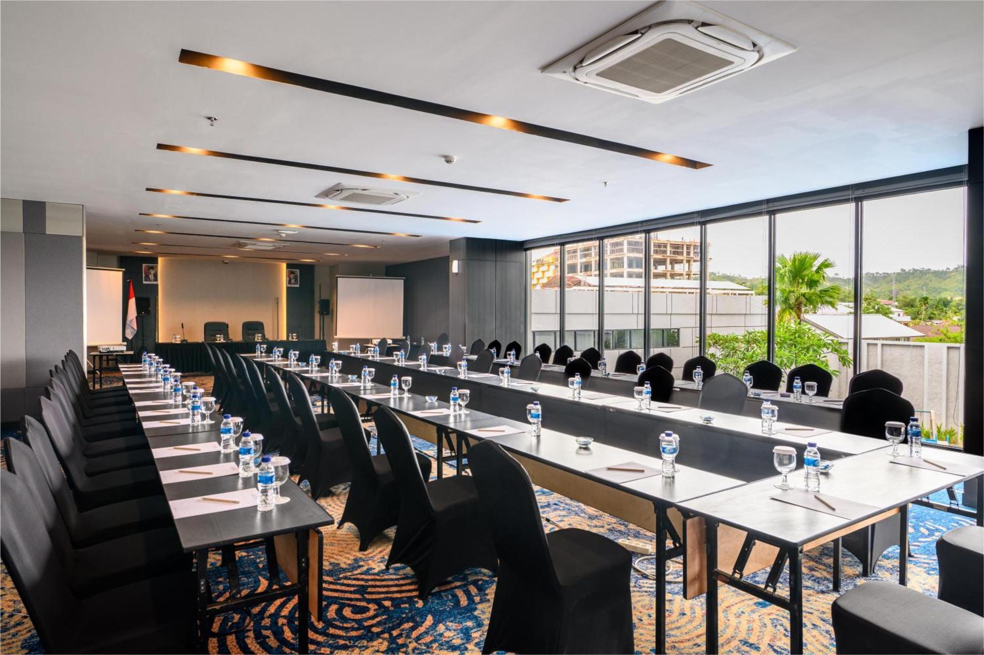 Aston Sorong Hotel & Conference Center Екстериор снимка