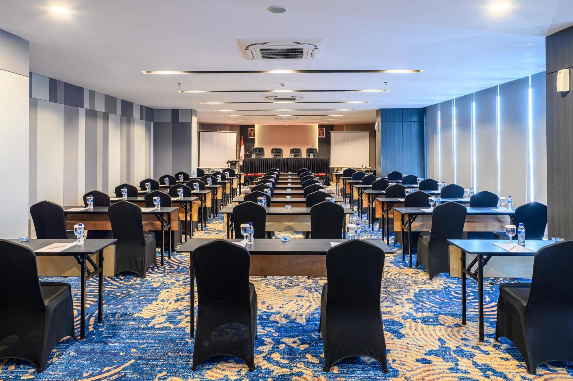 Aston Sorong Hotel & Conference Center Екстериор снимка
