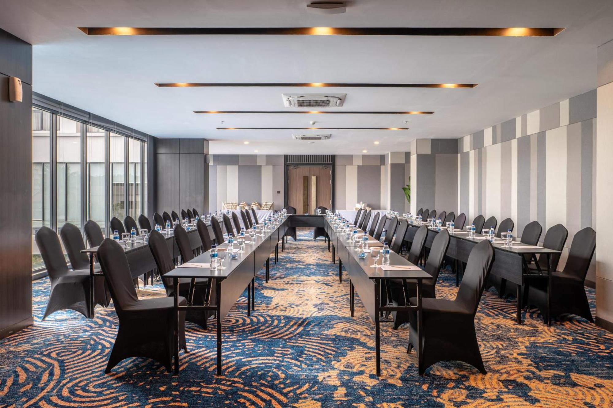 Aston Sorong Hotel & Conference Center Екстериор снимка