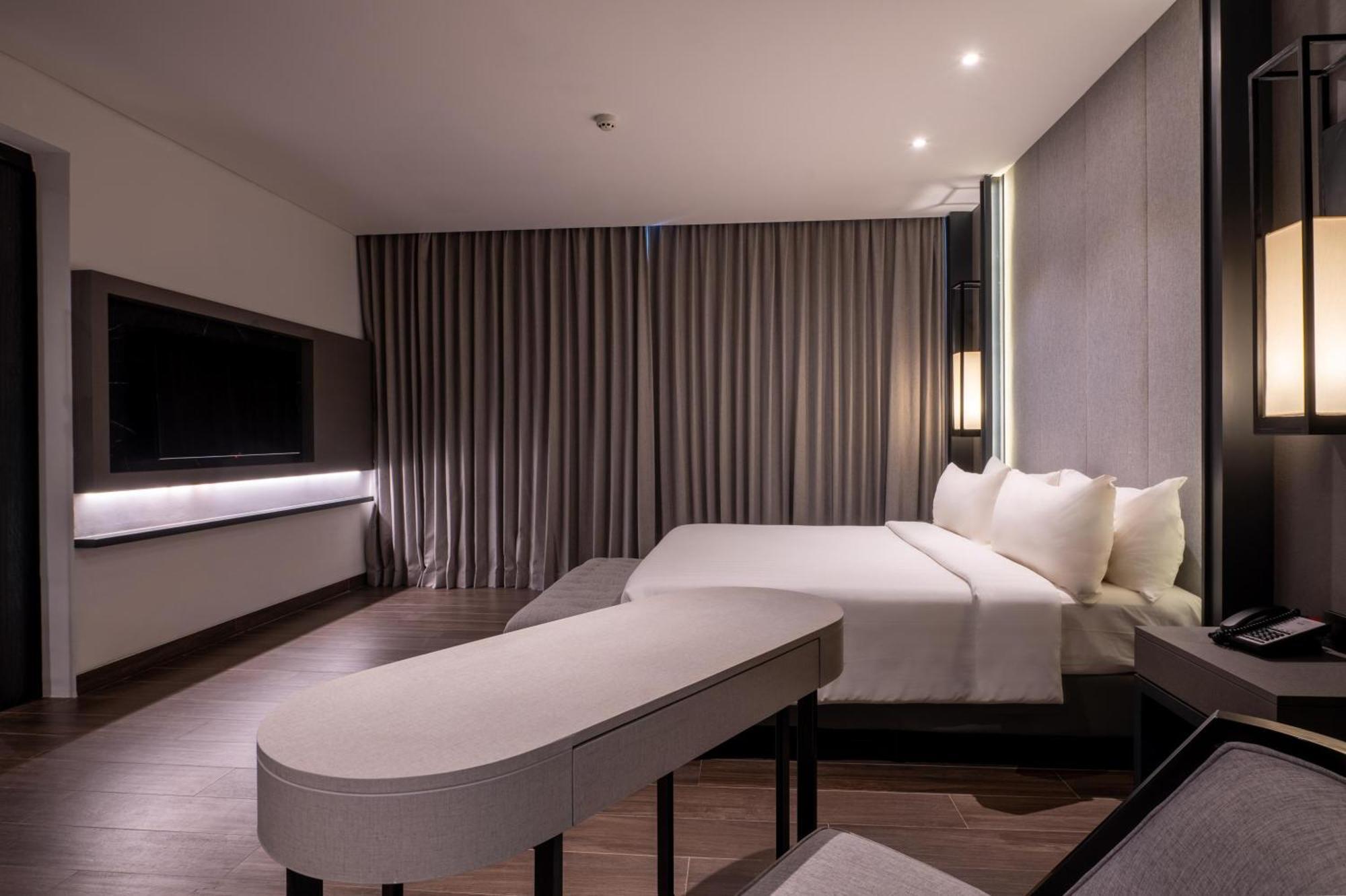Aston Sorong Hotel & Conference Center Екстериор снимка