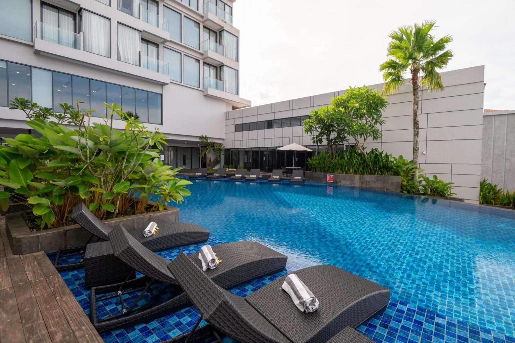 Aston Sorong Hotel & Conference Center Екстериор снимка